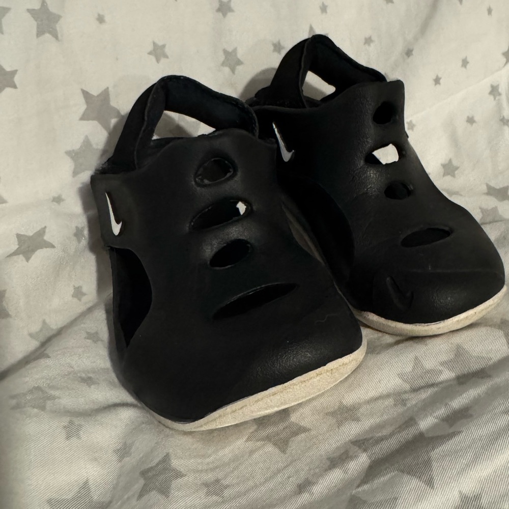 Nike velcro sandals